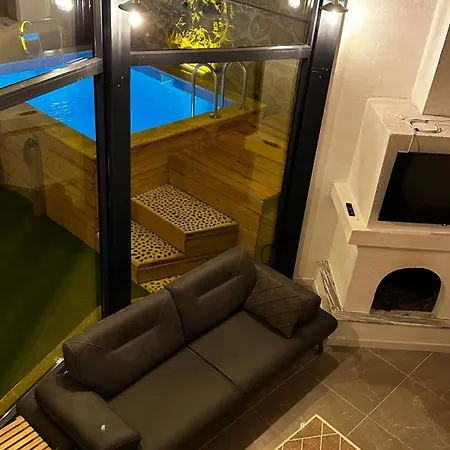 Chalet Sicak Havuzlu Ve Jakuzili 2 *